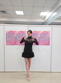 Lee Hyeri feet photo 7