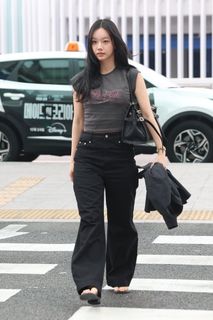 Lee Hyeri feet photo 7