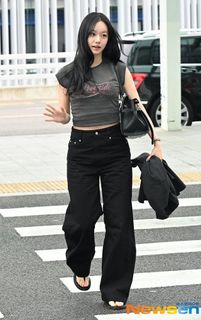 Lee Hyeri feet photo 4