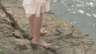 Lee Ji-ah feet photo 9