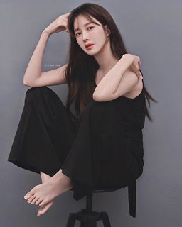 Lee Ji-ah feet photo 12
