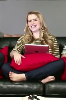 Lee Newton feet photo thumbnail