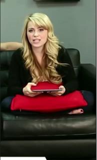 Lee Newton feet photo thumbnail