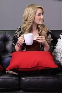 Lee Newton feet photo thumbnail