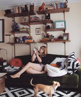 Lee Newton feet photo thumbnail