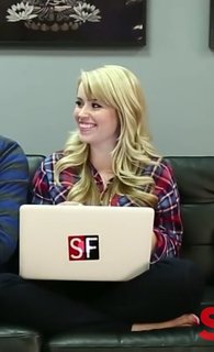 Lee Newton feet photo thumbnail