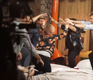 Lee Newton feet photo thumbnail