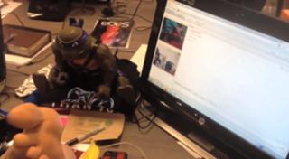 Lee Newton feet photo thumbnail