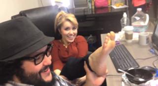 Lee Newton feet photo thumbnail