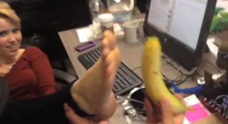 Lee Newton feet photo thumbnail