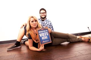 Lee Newton feet photo thumbnail