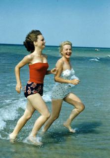 Lee Remick feet photo 2