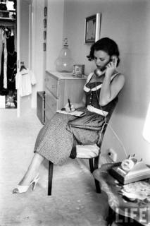 Lee Remick feet photo 12