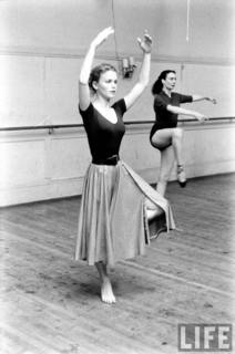 Lee Remick feet photo 7