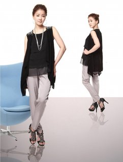 Lee Si-young feet photo 3