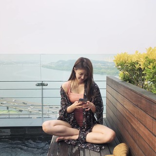 Lee Si-young feet photo 13