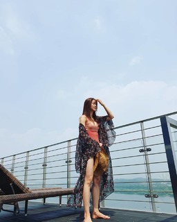 Lee Si-young feet photo 11