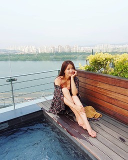 Lee Si-young feet photo 10