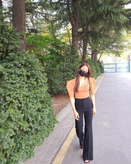 Lee Si-young feet photo 2