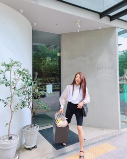 Lee Si-young feet photo 12