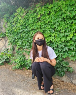 Lee Si-young feet photo 9