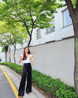 Lee Si-young feet photo 18