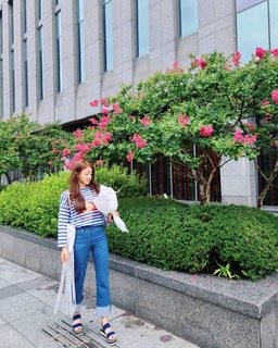 Lee Si-young feet photo 14