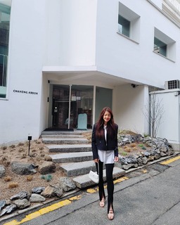 Lee Si-young feet photo 1