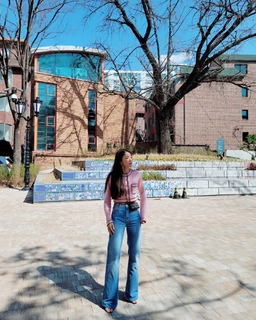 Lee Si-young feet photo 18