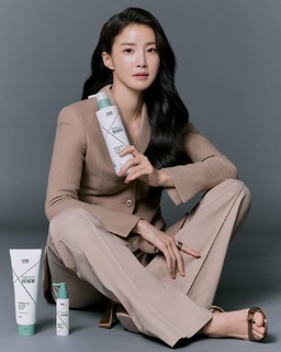 Lee Si-young feet photo 17