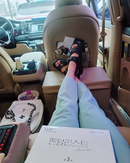 Lee Si-young feet photo 14