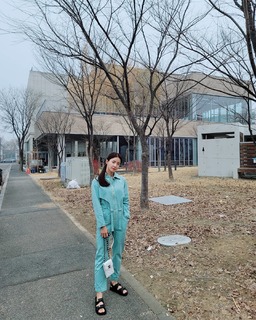 Lee Si-young feet photo 13