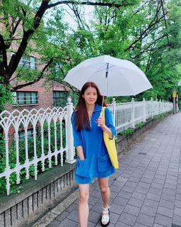 Lee Si-young feet photo 10