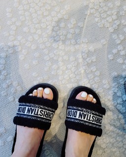 Lee Si-young feet photo 16