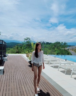 Lee Si-young feet photo 14