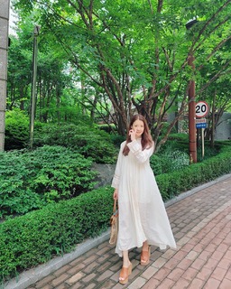 Lee Si-young feet photo 11