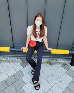 Lee Si-young feet photo 3