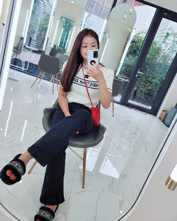 Lee Si-young feet photo 2