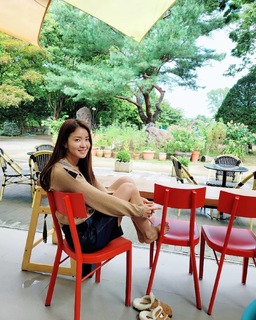 Lee Si-young feet photo 1