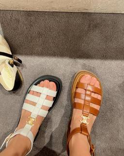 Lee Si-young feet photo 20