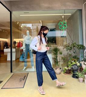 Lee Si-young feet photo 17