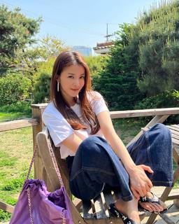 Lee Si-young feet photo 13