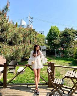 Lee Si-young feet photo 12