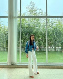 Lee Si-young feet photo 3