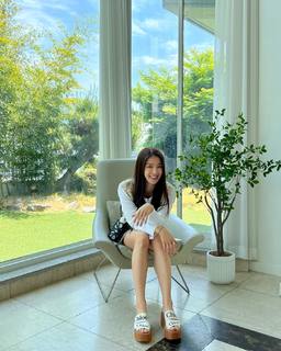 Lee Si-young feet photo 19