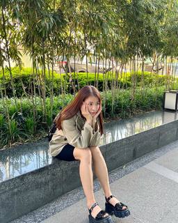 Lee Si-young feet photo 13