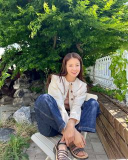 Lee Si-young feet photo 6