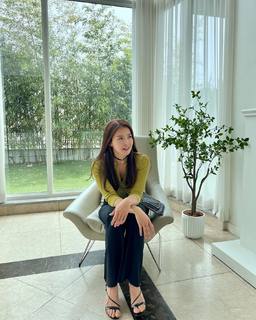 Lee Si-young feet photo 1
