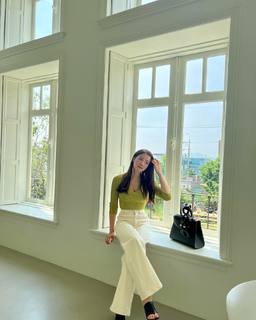 Lee Si-young feet photo 17