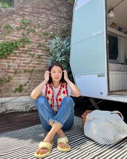 Lee Si-young feet photo 5
